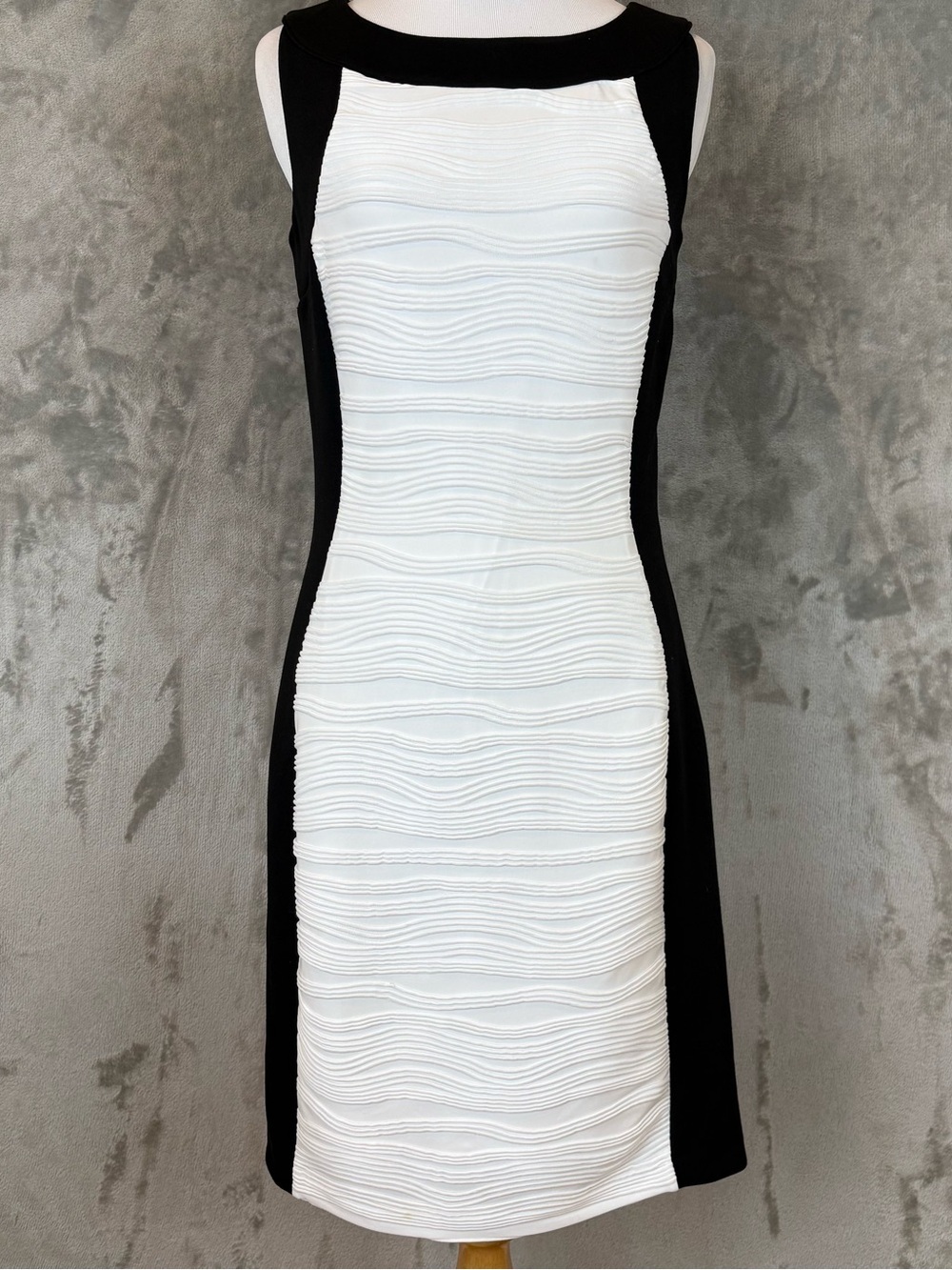 Calvin Klein Textured Sheath Dress Wmn’s 4 Black and White Minimalist